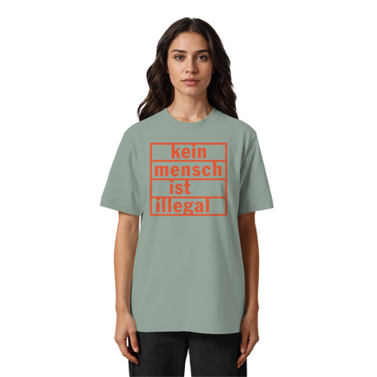 Kein Mensch ist illegal (Orange) - Oversized T-Shirt